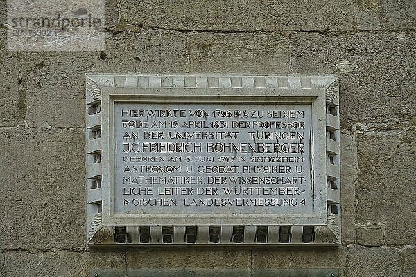 Steintafel  Gedenktafel für Johann Gottlieb Friedrich Bohnenberger  Astronom  Mathematiker und Physiker. Schloss Hohentübingen  Museum der Universität Tübingen MUT  Hochschuleinrichtung  historisches Gebäude  Lernort  Renaissance-Anlage erbaut im 16. Jahrhundert  im Schlosshof  Eberhard Karls Universität Tübingen  Tübingen  Baden-Württemberg  Deutschland  Europa