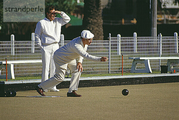 Sport. Männer spielen Lawn Bowls. Sydney. Australien.