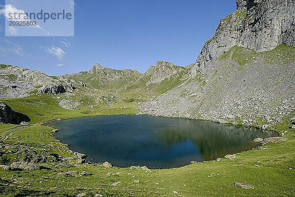 Lac Casterau  Tour der Ayous Seen  Pyrenäen Nationalpark  Pyrenees Atlantiques  Frankreich  Europa