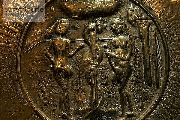 Gotisches Bild von Adam und Eva und der Erbsünde  Museum der Kathedrale von Palma  Mallorca  Balearen  Spanien  Europa
