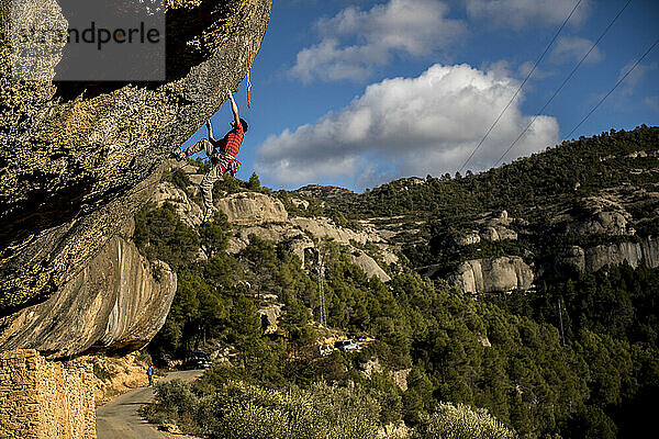 Profikletterer Gabriele Moroni beim Versuch Demencia Senil  9a+. Margalef  Spanien.