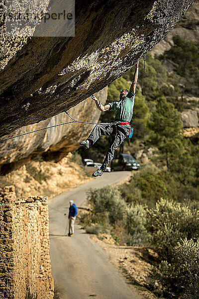 Der italienische Profikletterer Stefano Ghisolfi klettert Demencia Senil  9a+ in Margalef  Spanien.