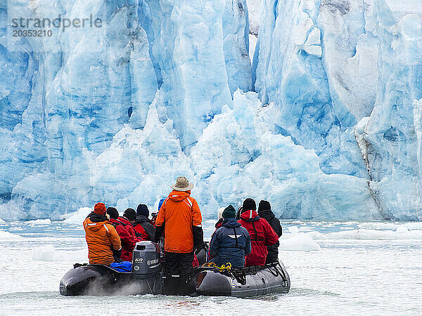 Arktische Expedition auf Schlauchboot  Spitzbergen