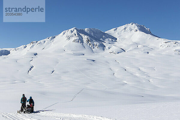 2 Backcountry-Snowboarder