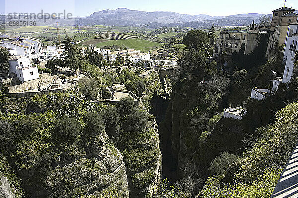 Ein Blick auf den Fluss Guadalevin und die Stadt Ronda