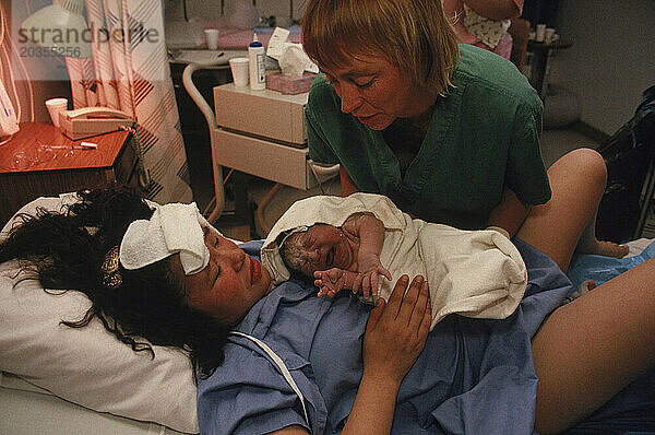Neues Baby nach der Geburt  Iqaluit  Nunavut  Kanada