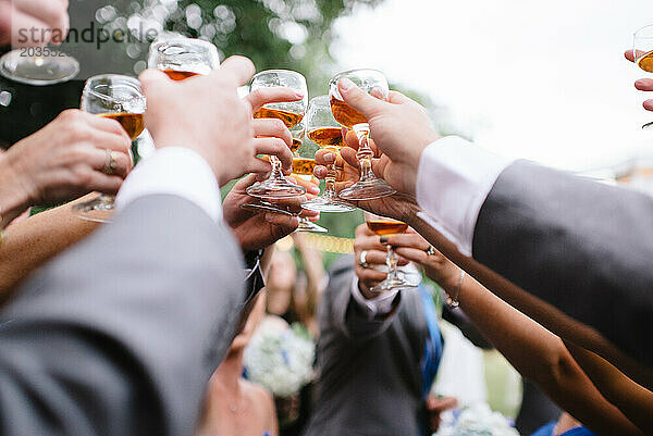 Ein Hoch auf den Newlyweds Bourbon Toast