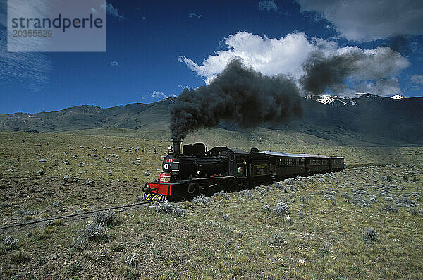 Dampfbetriebener Zug in Patagonien  Argentinien