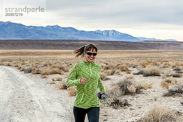 Frau beim Trailrunning