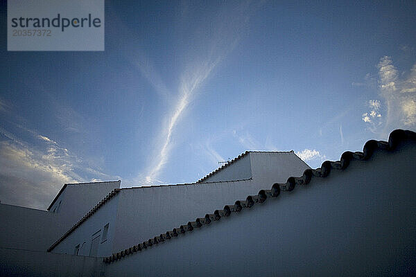 Weiße Häuser mit Ziegeldächern in Prado del Rey  Provinz Cádiz  Spanien