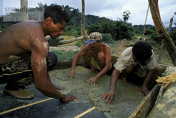 Goldbergbau  Surinam