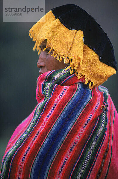 Seitenansicht einer Frau  Peru.