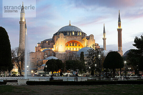 Hagia Sophia Moschee bei Sonnenaufgang  Istanbul