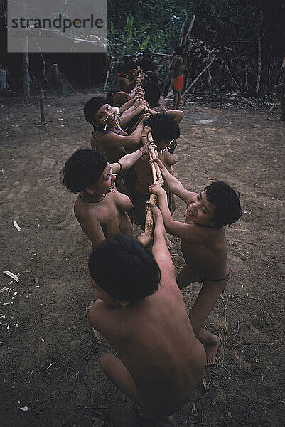 Spielende Kinder  Amazonas  Venezuela