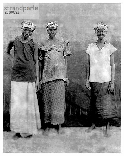 Kleine Gruppe einheimischer gambischer Frauen.