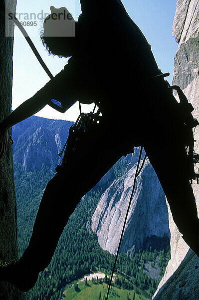 Silhouette eines Kletterers  Yosemite  Kalifornien  USA  Kalifornien  USA