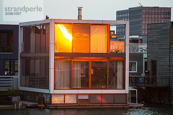 Hausboot außen  Ijburg  Amsterdam  Niederlande