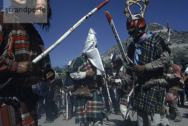 Yaqui-Indianer führen Tanz der Semana Santa  Hermosillo  Mexiko auf.