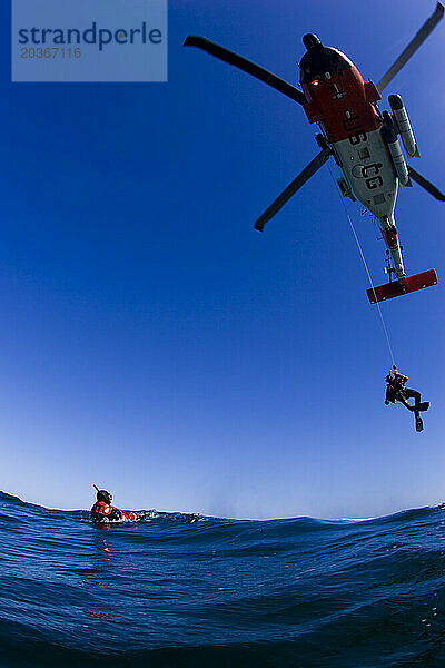 Scheinrettungsmission der USCG. Wasserschuss