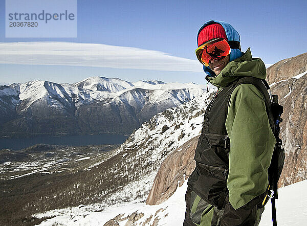 Porträt Eines Snowboarders Mit Schutzbrille An Einem Sonnigen Tag Am Cerro Catedral In Argentinien