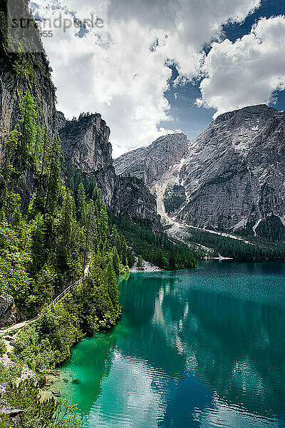 Pragser Wildsee und Dolomiten  Südtirol  Italien