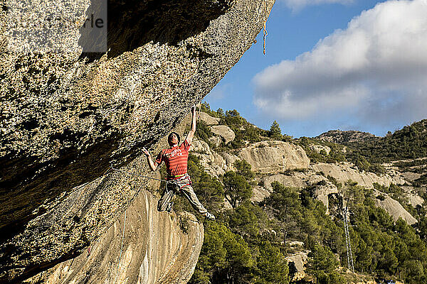 Profikletterer Gabriele Moroni beim Versuch Demencia Senil  9a+. Margalef  Spanien.