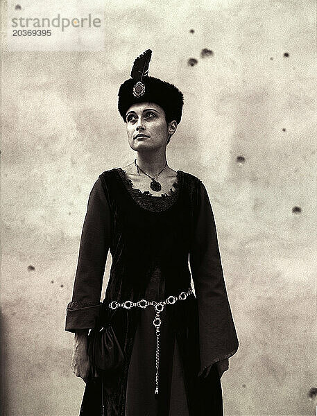 Eine traditionell gekleidete Frau in Dubrovnik
