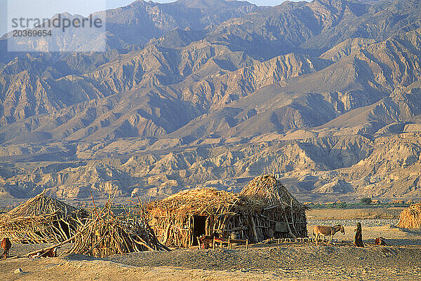 Dorf in den trockenen Bergen im Norden Eritreas.