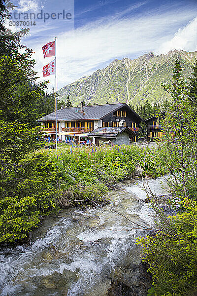 Das Relais d'Arpette  eine Berghütte in der Nähe von Swiss Champex  auf der Tour du Mont Blanc  einer klassischen mehrtägigen Wanderung  die durch Frankreich  Italien und die Schweiz führt.