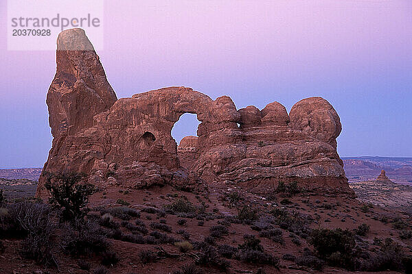 Turmbogen im Morgengrauen. Arches-Nationalpark  Utah.