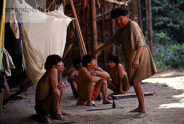 Yanomami-Schamane.