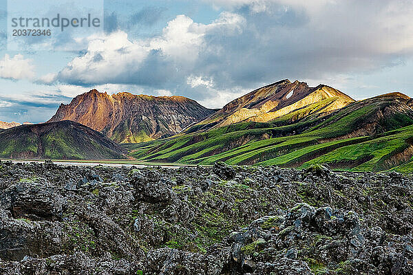 Lavafelder und Berge  Landmannalaugar  Island