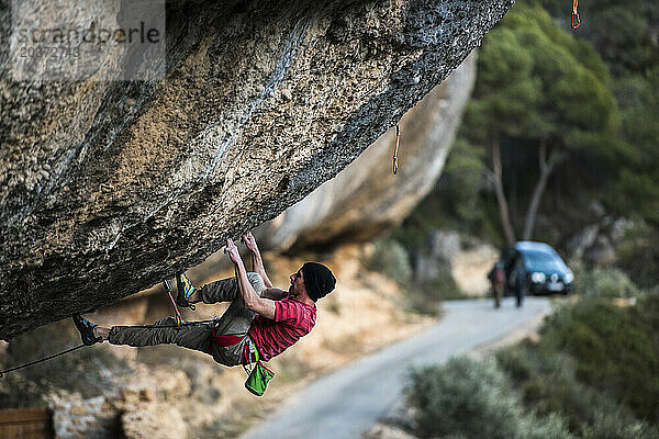 Profikletterer Gabriele Moroni beim Versuch Demencia Senil  9a+. Margalef  Spanien.