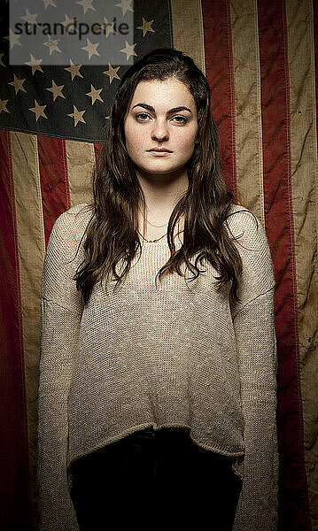 Eine Frau posiert für ein Porträt als Erstwählerin bei der US-Präsidentschaftswahl im November 2012 für ein Projekt über neue amerikanische Wähler.