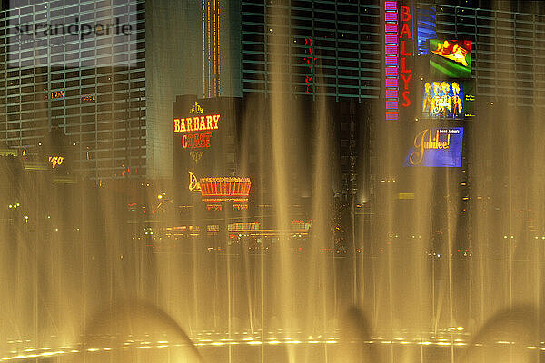 Eine Wassershow im Bellagio Hotel  Las Vegas  NV. Die Show läuft jeden Abend.