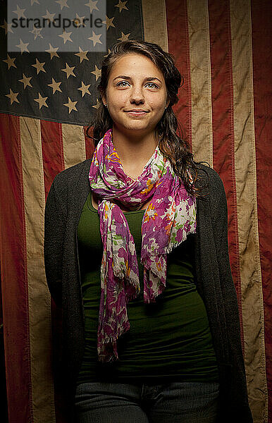 Eine Frau posiert für ein Porträt als Erstwählerin bei der US-Präsidentschaftswahl im November 2012 für ein Projekt über neue amerikanische Wähler.