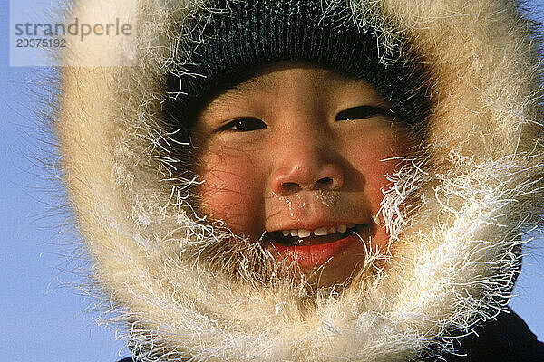 Porträt eines Inuit-Jungen  Nunavut  Kanada