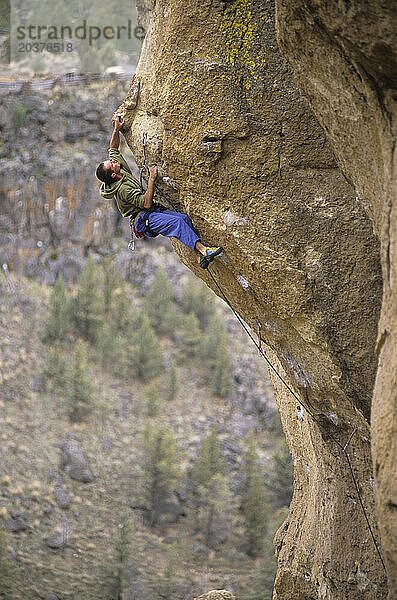 Kletterer im Smith Rock State Park  Oregon  USA