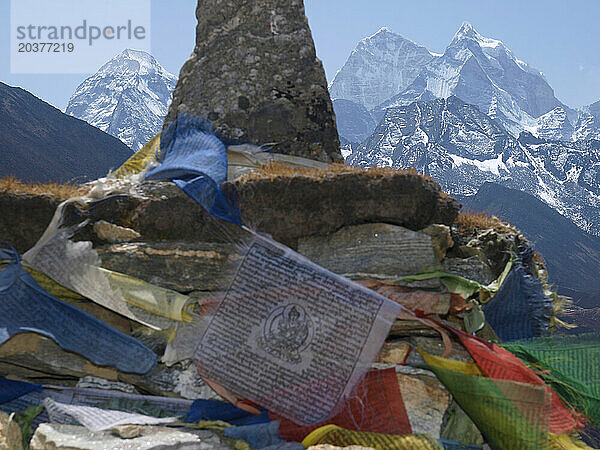 Buddhistisches Denkmal im nepalesischen Khumbu-Tal zur Erinnerung an Bergsteiger  Pheriche  Nepal