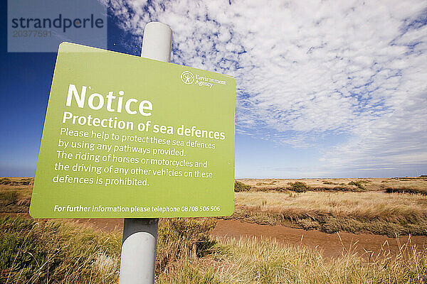 Warnschild zum Schutz der Küstenverteidigung