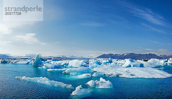 Eisberge in Jökulsárlón  Südisland  Island