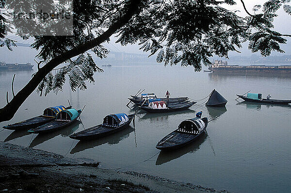 Der Hooghly River in der Nähe von Judges Ghat  Kalkutta  Indien.