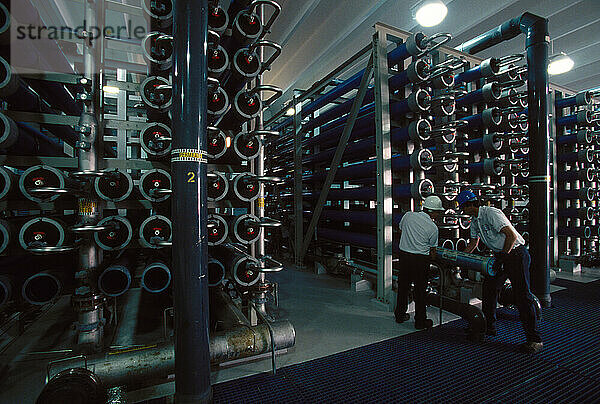 Dunedin Umkehrosmose-Wasseraufbereitungsanlage in Dunedin  Florida. Die 39.000 Einwohner zählende Gemeinde nutzt Umkehrosmose zur Aufbereitung von Brackgrundwasser. Wasseranlagenbetreiber 2 Andy Shaff