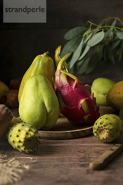 Exotische Früchte – Chayote  Drachenfrucht  Kaktusfrucht  Mango