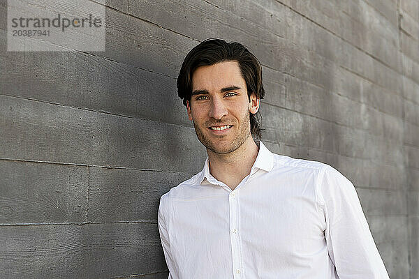 Spain  Young businessman outdoors  Business