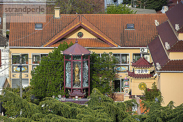 France. Val de Marne. Champigny sur Marne. Pagode vietnamienne de la rue des Frères Petit * France. Val de Marne. Champigny sur Marne. Vietnamese pagoda in the rue des Frères Petit