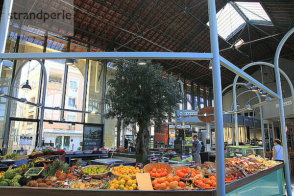 France  Nouvelle Aquitaine  Lot et Garonne department (47)  Villeneuve sur Lot  covered market