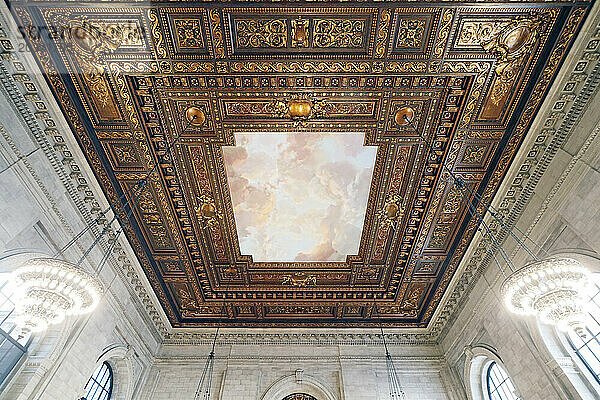 USA. New York City. Manhattan. The New York Public Library. The ceilings of the Bill Blass Public Catalog Room.