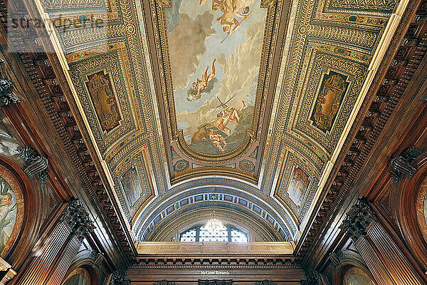 USA. New York City. Manhattan. The New York Public Library. The ceilings of the McGraw Rotunda.