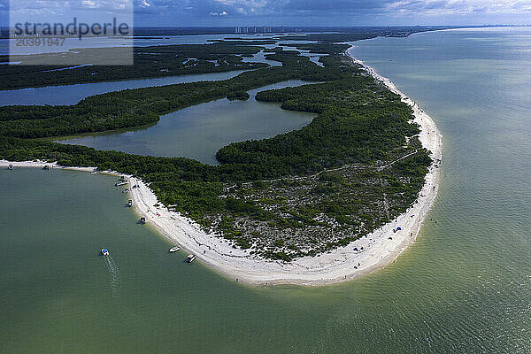 Usa  Florida. Lee County. Fort Myers beach. Estero Island. Big Carlos Pass